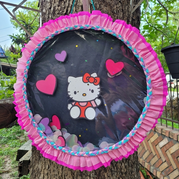 Hello kitty Shake confetti piñata custom handmade